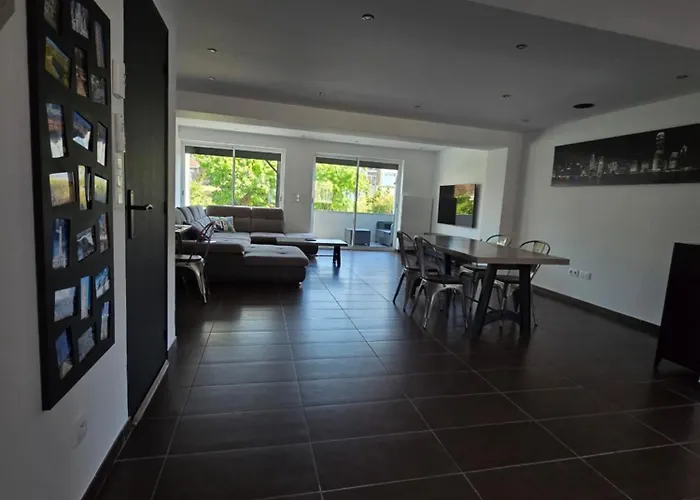 Maison Spacieuse, Agreable Et Ensoleille