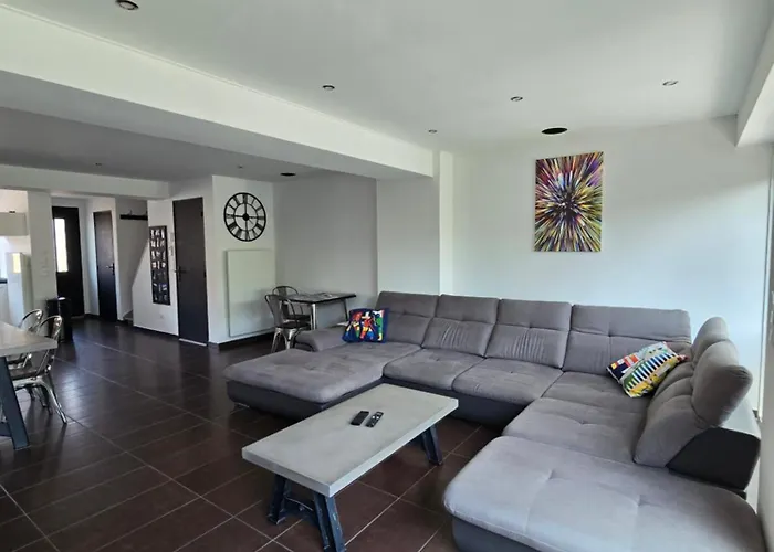 Maison Spacieuse, Agreable Et Ensoleille