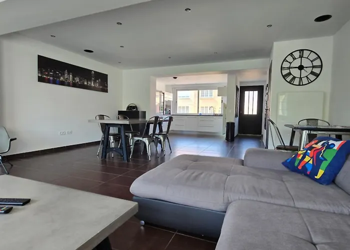 Maison Spacieuse, Agreable Et Ensoleille